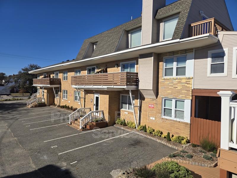 1976 East Ocean View Ave - B2 