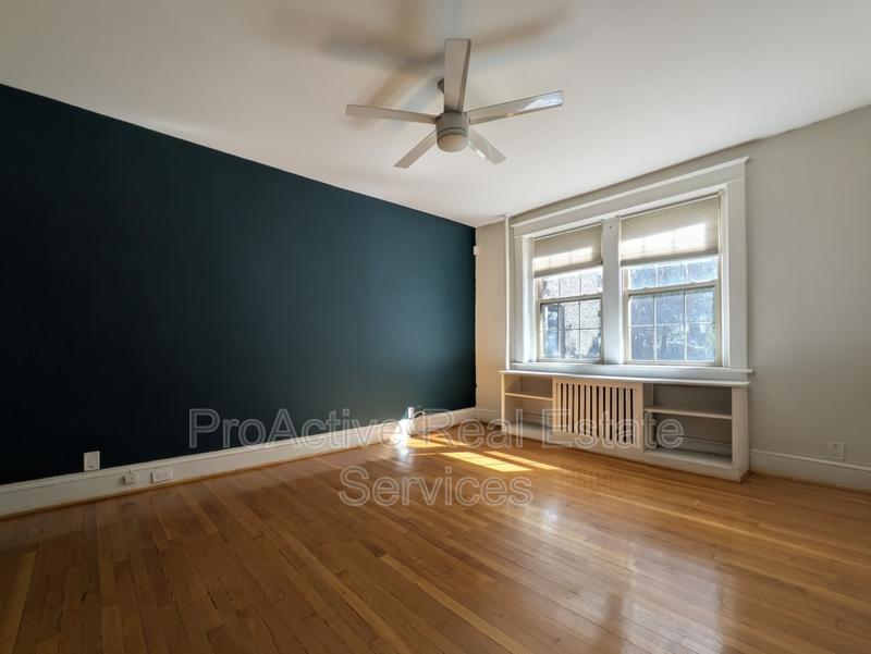 940 Gates Avenue Apt B2