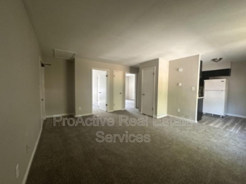 1436 Picadilly Street - E