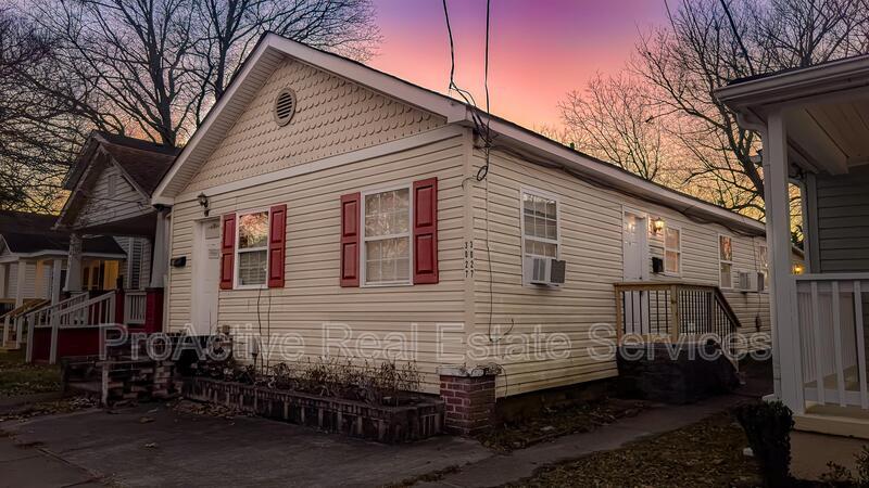 3027 Peronne Avenue Unit B