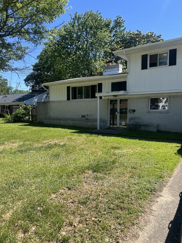 608 Charlton Dr