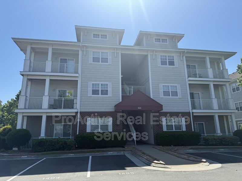 924 Southmoor unit 204